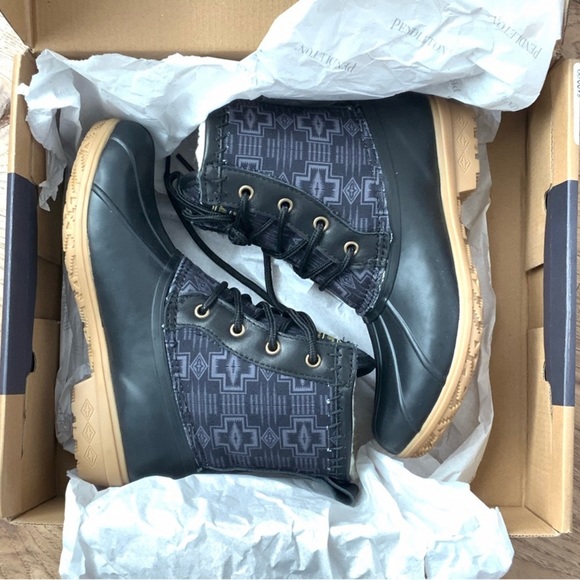 Pendleton Harding Western Print Black Duck Boots Size 6 NIB - Picture 7 of 9